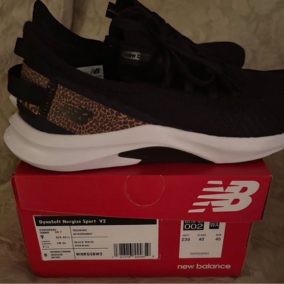 New Balance Black, White, Animal Print Women's Sneakers, Size 9, New - Picture 2 of 6